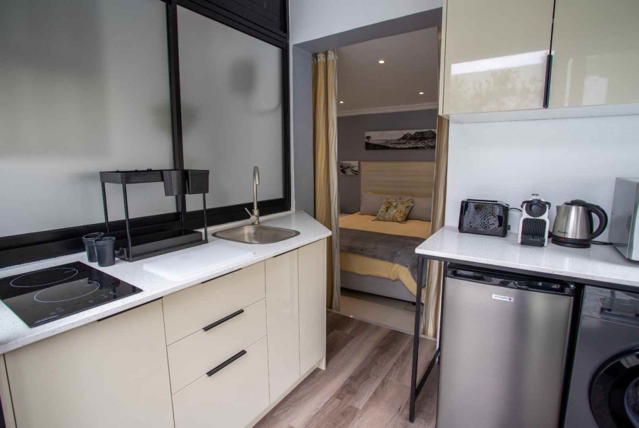 To Let 1 Bedroom Property for Rent in Camps Bay Western Cape